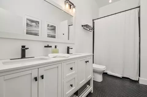6575 N Caldwell Ave, Chicago, IL 60646 photo 23