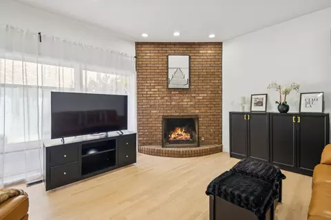6575 N Caldwell Ave, Chicago, IL 60646 photo 15