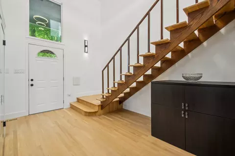 6575 N Caldwell Ave, Chicago, IL 60646 photo 2