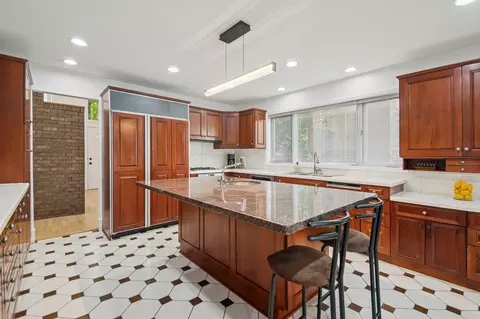 6575 N Caldwell Ave, Chicago, IL 60646 photo 11