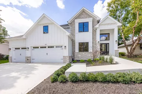 877 Wescott Rd, Bolingbrook, IL 60440