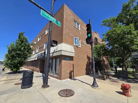 6400 N Sacramento Ave #205, Chicago, IL 60645