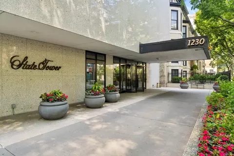 1230 N State Pkwy #27A, Chicago, IL 60610