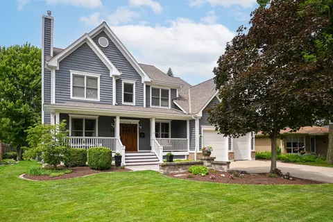 1028 Shady Ln, Glen Ellyn, IL 60137