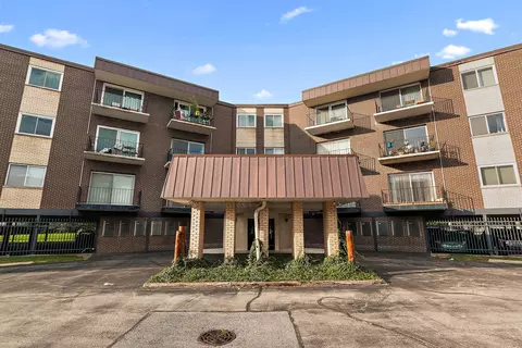 9820 S Pulaski Ave #111, Oak Lawn, IL 60453