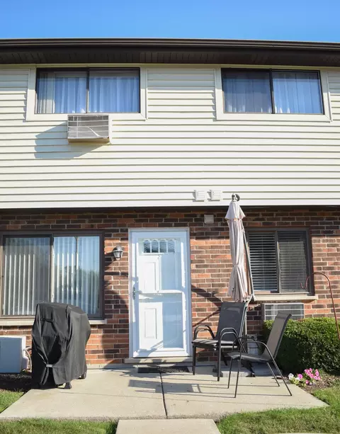 9072 Archer Ave #E, Willow Springs, IL 60480