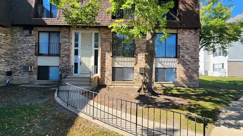 161 N Waters Edge Dr #202, Glendale Heights, IL 60139