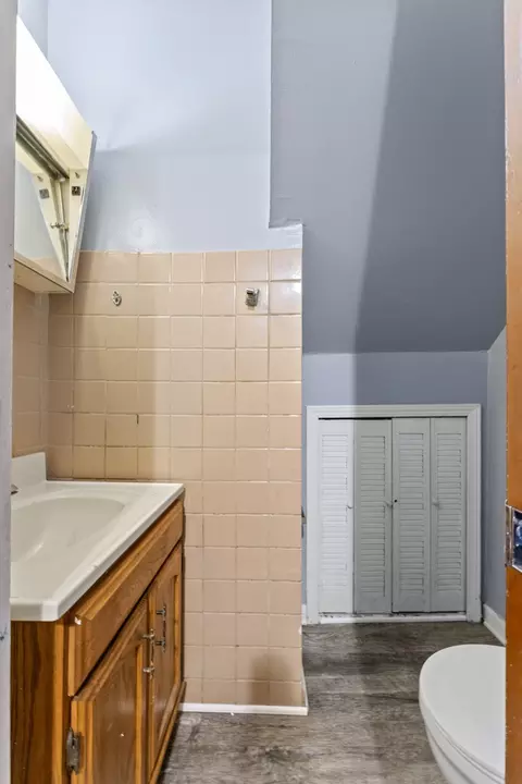 Bath - 2504 Algonquin Rd #14, Rolling Meadows, IL 60008 photo 2 of 2