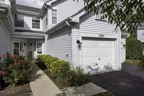 17820 W Braewick Rd, Gurnee, IL 60031