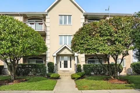 7900 Nagle Ave #3S, Burbank, IL 60459