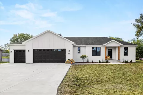 2401 Indian Grass Rd, Morris, IL 60450