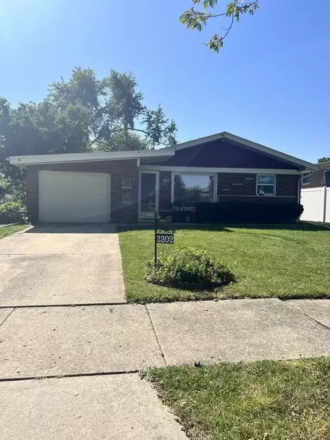 2202 Tamarack Dr, Joliet, IL 60432 photo 2
