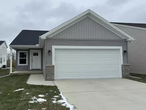 5 Eric Ct, Bloomington, IL 61705