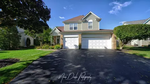 479 Gatewood Ln, Grayslake, IL 60030