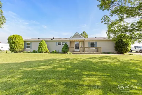 10868 E Le Claire St, Grant Park, IL 60940