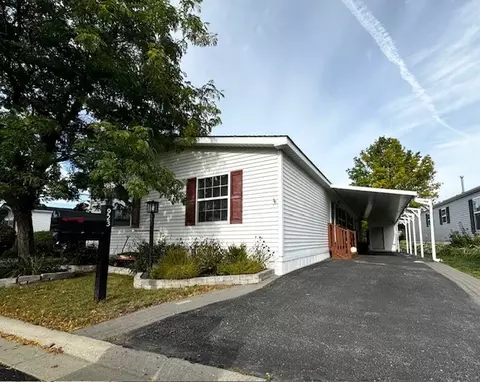 923 Crookedstick Ct, Crystal Lake, IL 60014