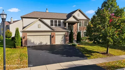 1329 Turnberry Ln, Mundelein, IL 60060