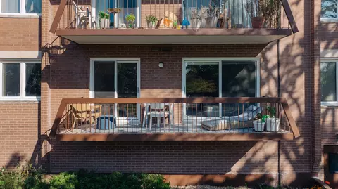 8000 W Foster Ln #208, Niles, IL 60714