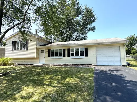 5324 W Cinema Dr, Hanover Park, IL 60133
