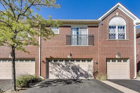 970 Kensington Dr, Northbrook, IL 60062