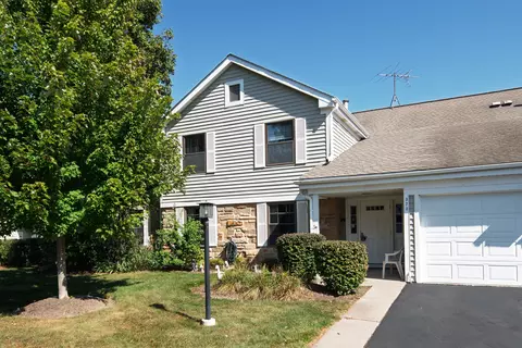 373 Southbury Ct #D-1, Schaumburg, IL 60193