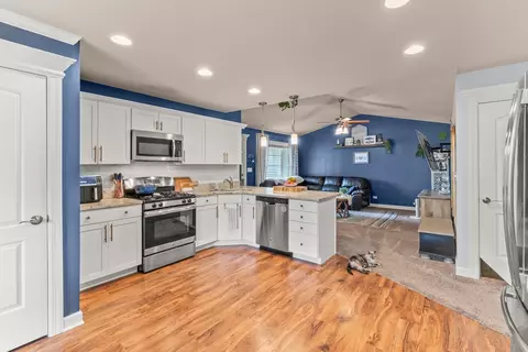 817 Casey Dr, Minooka, IL 60447 photo 7