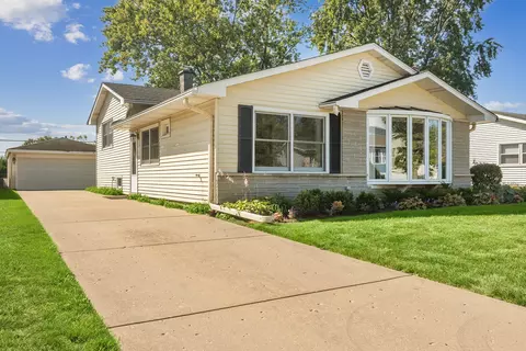 719 Westmere Rd, Des Plaines, IL 60016 photo 2