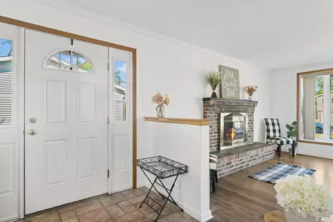 719 Westmere Rd, Des Plaines, IL 60016 photo 3