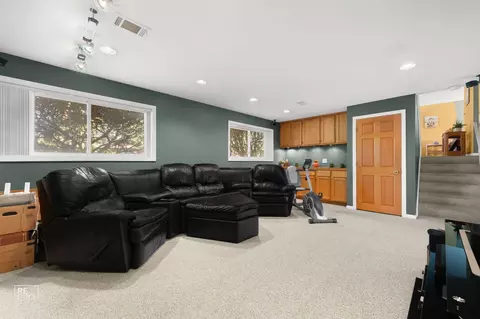 751 Cordial Dr, Des Plaines, IL 60018 photo 19