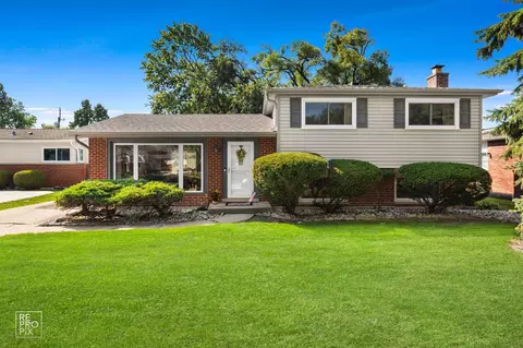 751 Cordial Dr, Des Plaines, IL 60018