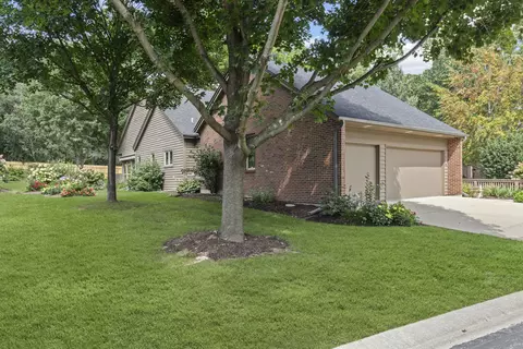 2461 Tall Oaks Dr, Elgin, IL 60123