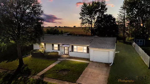 535 N Pine St, Waterman, IL 60556