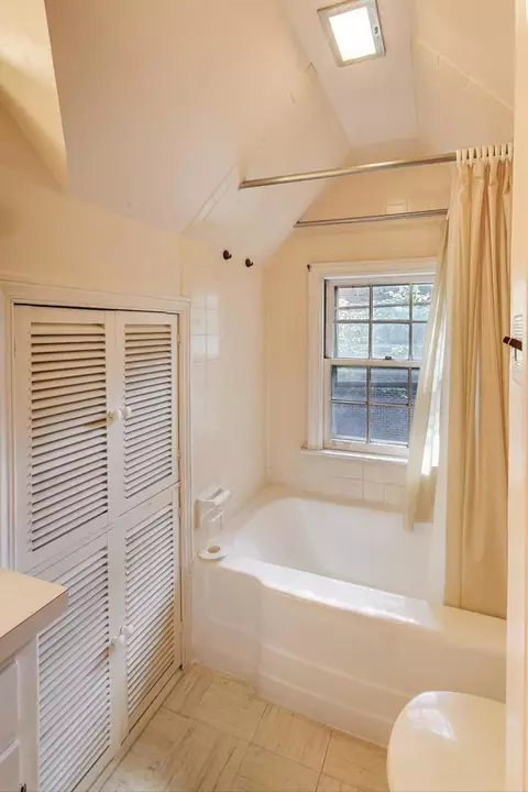 Bath - 2113 Forestview Rd, Evanston, IL 60201 photo 2 of 2