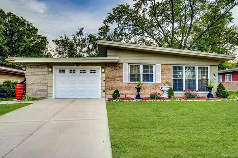 321 Shawnee St, Park Forest, IL 60466