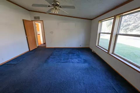Living - 354 N 5th St, Sheldon, IL 60966 photo 4 of 4