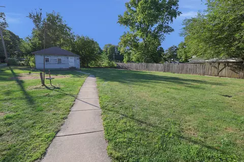 Exterior - 354 N 5th St, Sheldon, IL 60966 photo 4 of 6