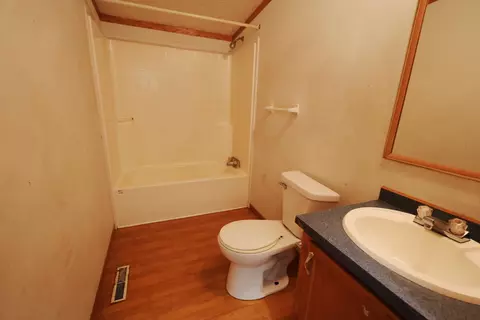 Bath - 354 N 5th St, Sheldon, IL 60966 photo 1 of 2