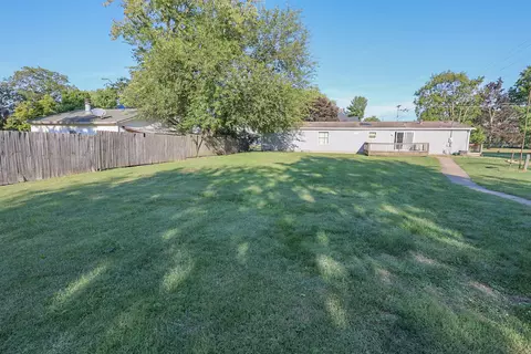 Exterior - 354 N 5th St, Sheldon, IL 60966 photo 3 of 6