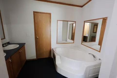 Bath - 354 N 5th St, Sheldon, IL 60966 photo 2 of 2