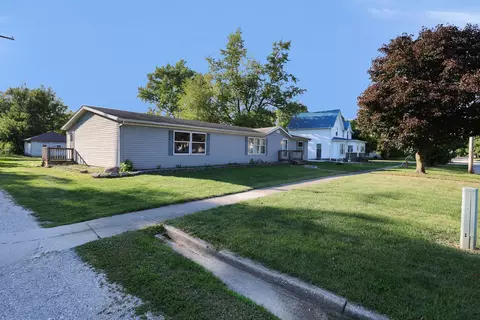 Exterior - 354 N 5th St, Sheldon, IL 60966 photo 2 of 6