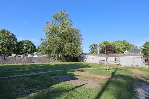 Exterior - 354 N 5th St, Sheldon, IL 60966 photo 5 of 6