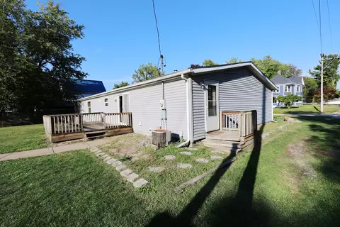 Exterior - 354 N 5th St, Sheldon, IL 60966 photo 1 of 6