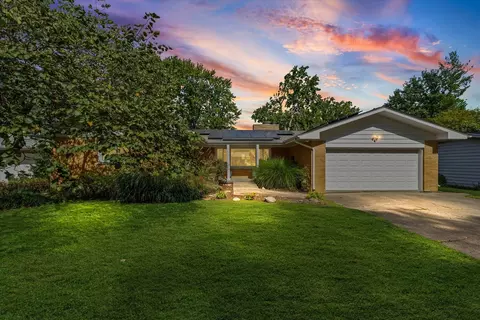 602 E Burkwood Ct, Urbana, IL 61801