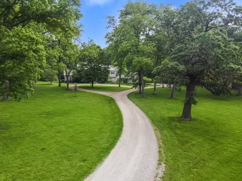 7208 White Oaks Rd, Harvard, IL 60033