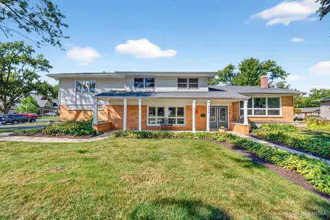 225 Elmwood Dr, Naperville, IL 60540