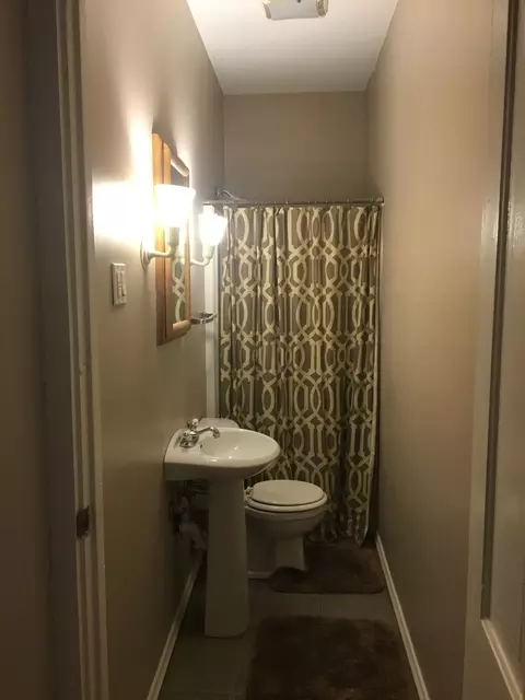 Bath - 528 E Chicago St, Elgin, IL 60120 photo 4 of 4