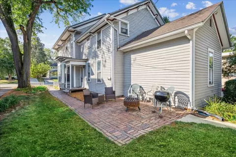 Exterior - 528 E Chicago St, Elgin, IL 60120 photo 3 of 4