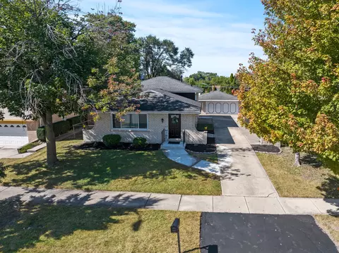 9108 Crescent Ct, Oak Lawn, IL 60453