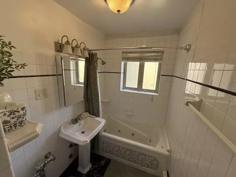 2032 E 72nd Pl #2E, Chicago, IL 60649 photo 4