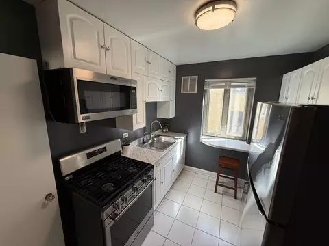 2032 E 72nd Pl #2E, Chicago, IL 60649 photo 3